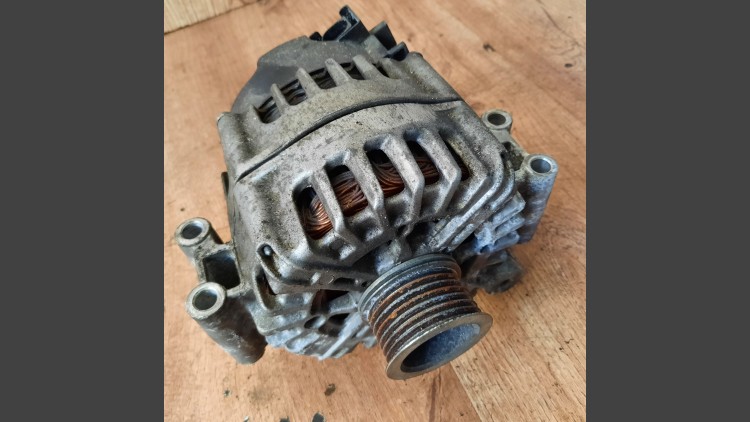 BMW X6 F10 F02 N63 ALTERNATOR 7603779